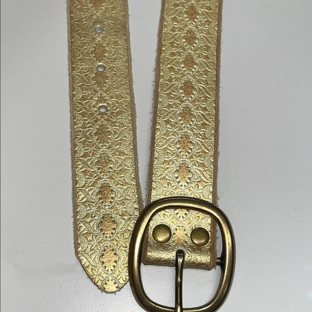 Elegant Gold Women's Belt with Textured Design